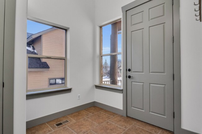 Foto del edificio - 1490 Alpine Ave