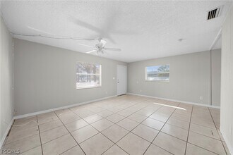 Building Photo - 5537 Tenth Ave