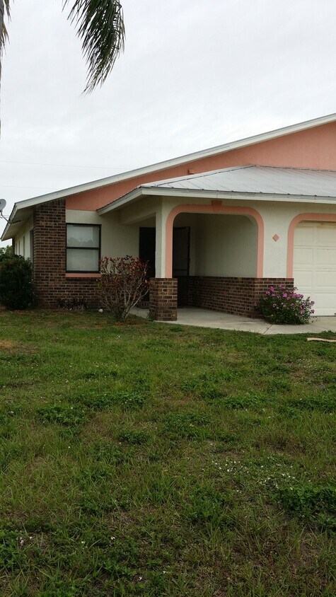 Foto principal - 613 SW 3rd Ter