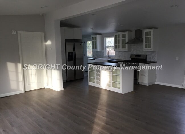 Building Photo - AVAILABLE JUNE - Beautiful Paso Robles Manufactured Home - 3 Bedroom / 2 Bathroom