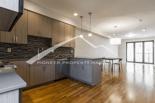 Building Photo - Georgeous Modern Condo with a Kitchen Fit ...