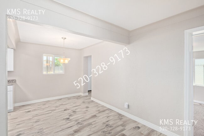 Building Photo - 821 W Glenn St
