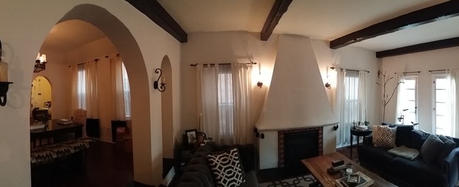 Foto del edificio - 320 N Sierra Bonita Ave