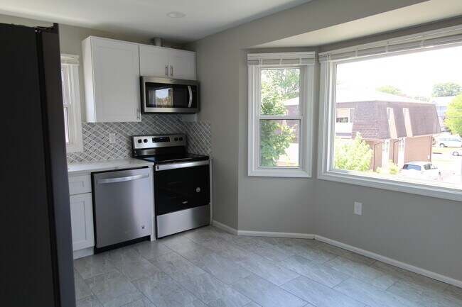 Foto del edificio - 91 Cloverdale Rd