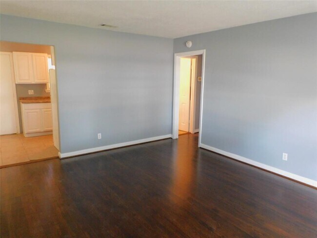Foto del edificio - 3719 Meadowlake Rd