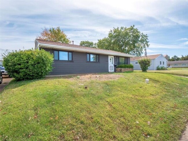 Building Photo - Welcome to 8264 Morganford!