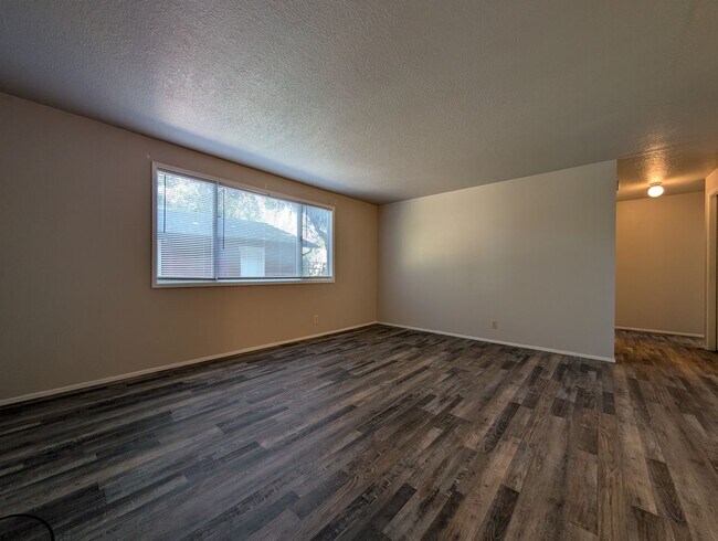 Foto del edificio - Great 2 bed/1 bath with one car garage! In...