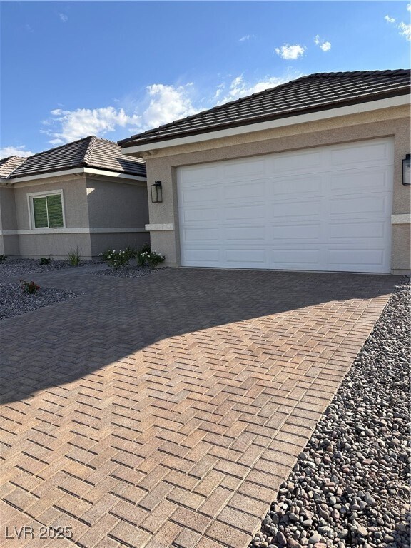 Building Photo - 2590 Apricot Ln