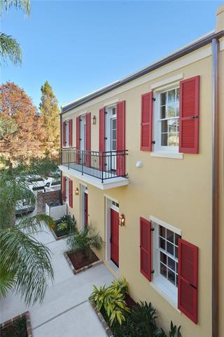Building Photo - 826 Touro St