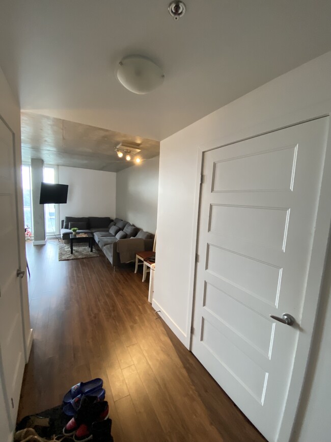 Building Photo - 260 Boul Maisonneuve