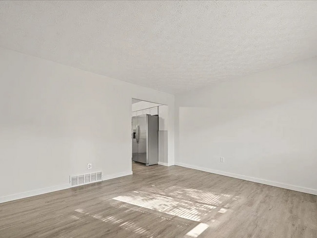 Building Photo - Section 8 APPROVED 3-bedroom