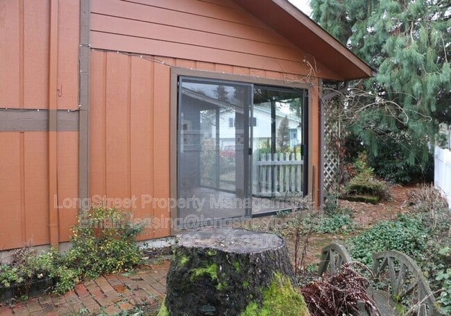 Building Photo - 1692 SW Reed Pl