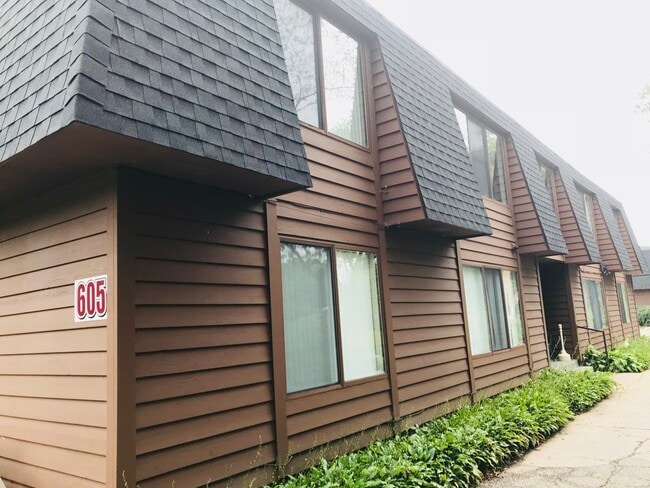 Building Photo - 605 E Main St