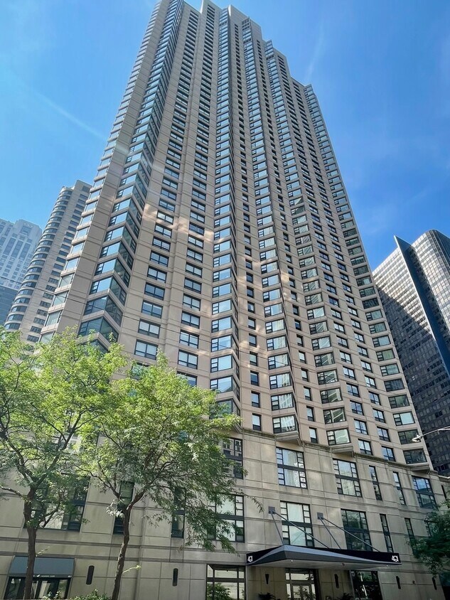 Foto principal - 401 E Ontario St