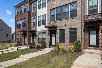 Building Photo - Room in Townhome on Broad River Ln