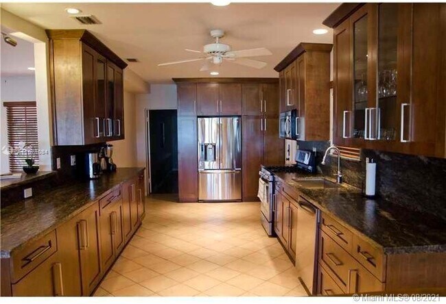Foto del edificio - 1205 N Biscayne Point Rd