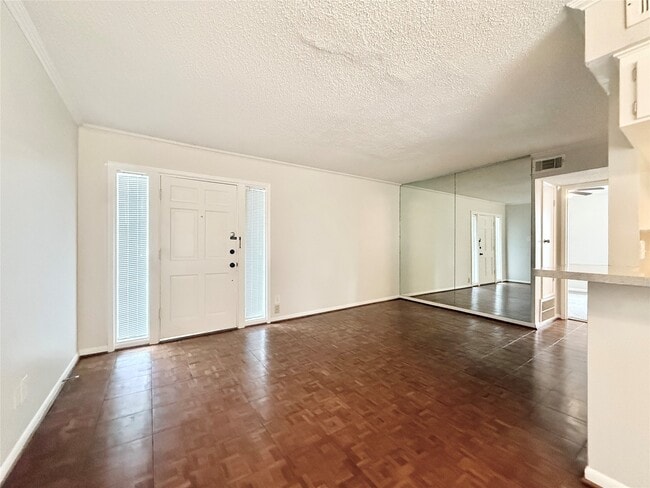 Building Photo - 3902 Mandell St