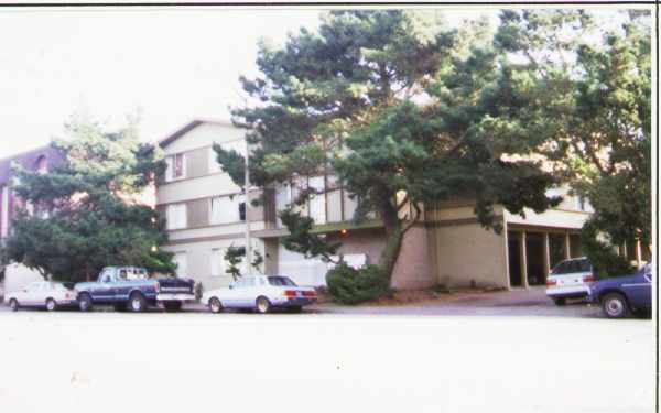 Building Photo - 583 Clarinada Ave