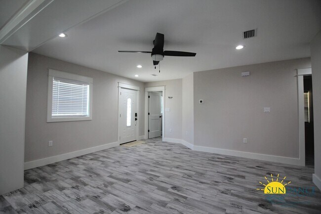 Building Photo - Gorgeous 3 Bedroom Home in the Heart of Sh...