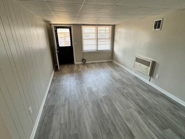 Building Photo - 97 Winsor St