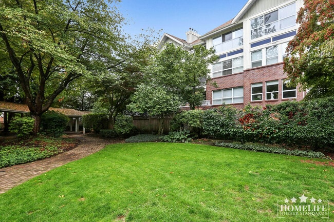 Photo du bâtiment - Beautiful 2-Bed, 2-Bath Ground Floor Apart...