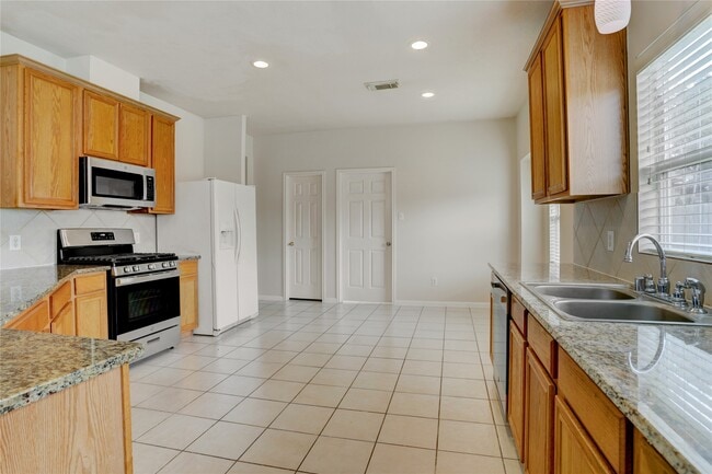 Building Photo - 11110 Christmas Fern St