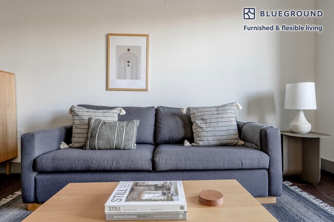 Foto del edificio - 720 Airport Blvd