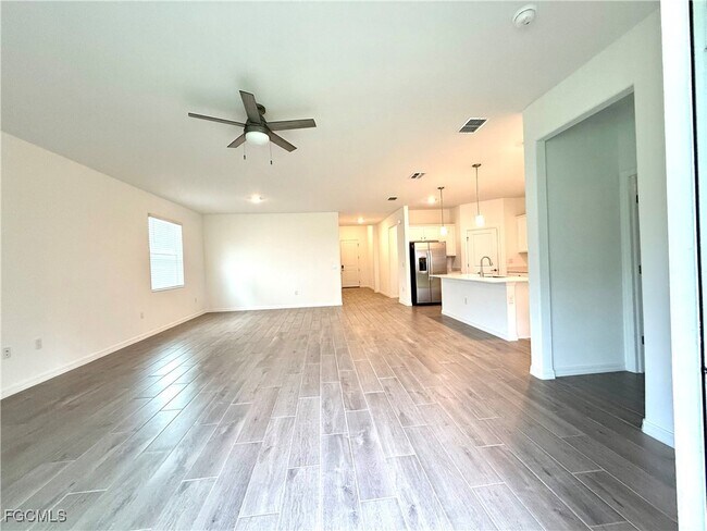 Building Photo - 2667 Scarlet Wy