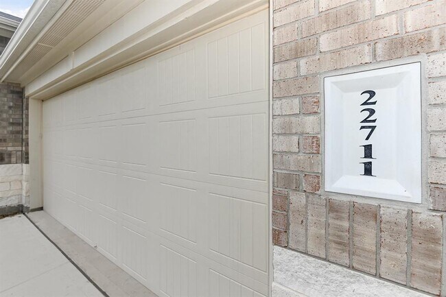 Building Photo - 22711 Theodoli Dr