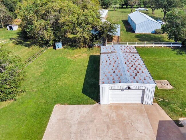 Foto del edificio - 18010 Mueschke Rd