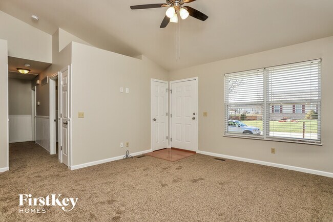 Foto del edificio - 70 Fawn Oaks Dr