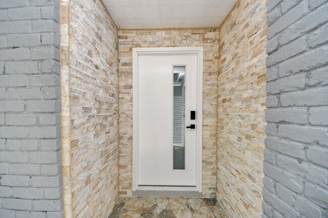 Foto del edificio - 14223 Ella Lee Ln