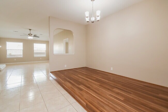 Foto del edificio - 6607 Mistflower Ln