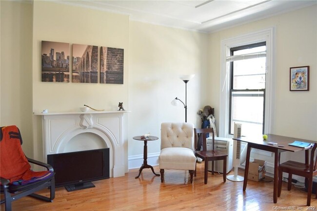 Building Photo - 48 Trumbull St