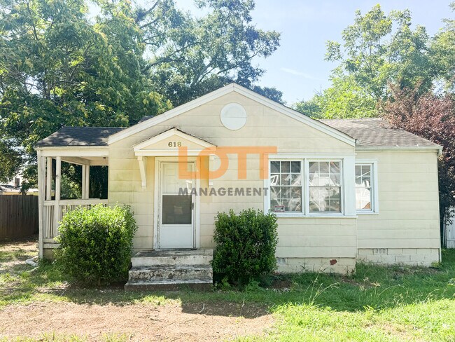 Foto del edificio - 618 Perry Rd