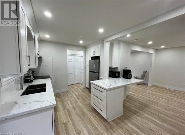 Building Photo - 22 Hebel Pl