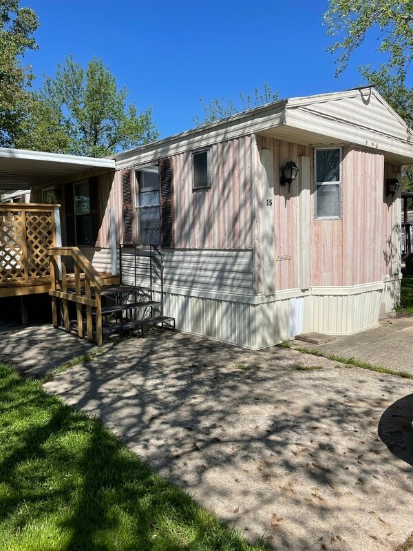 Primary Photo - 15 Aster Ave