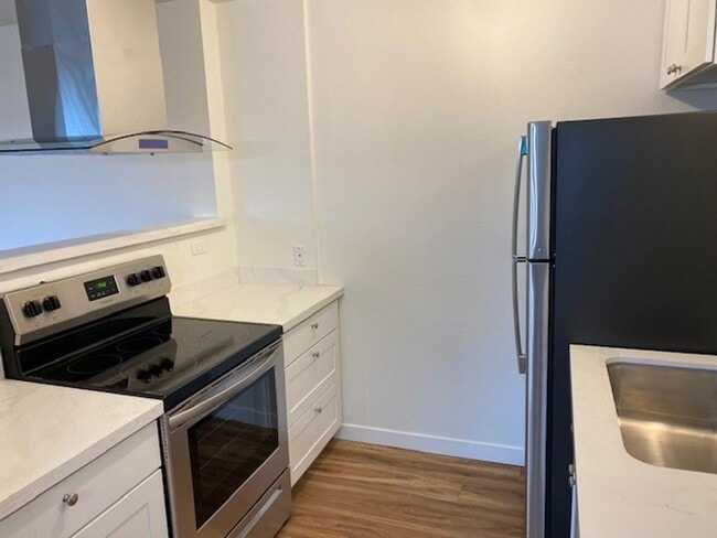 Building Photo - Updated 2bed/1bath Apartment in Prime Redmond Location!