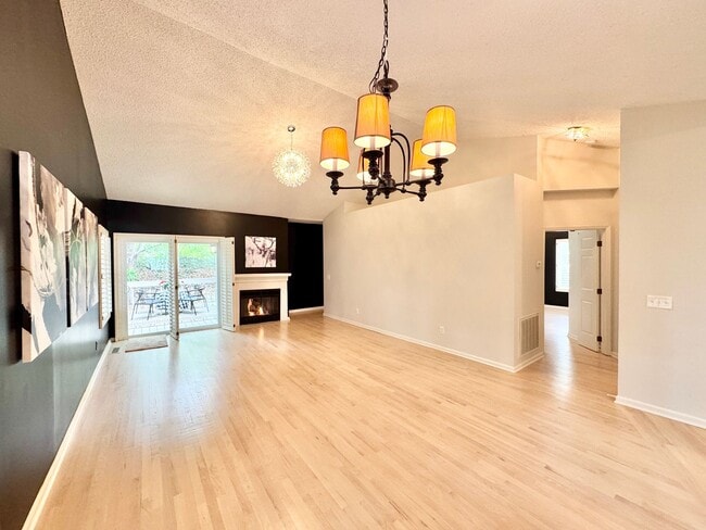 Building Photo - Renovated 3-bedroom in Adams Farm w/ Lawn ...