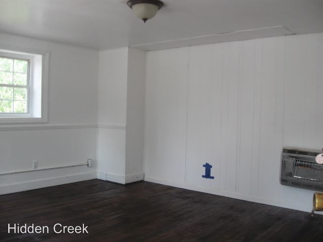 Building Photo - 229 W King St