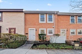 Building Photo - 2146 Golf Course Dr