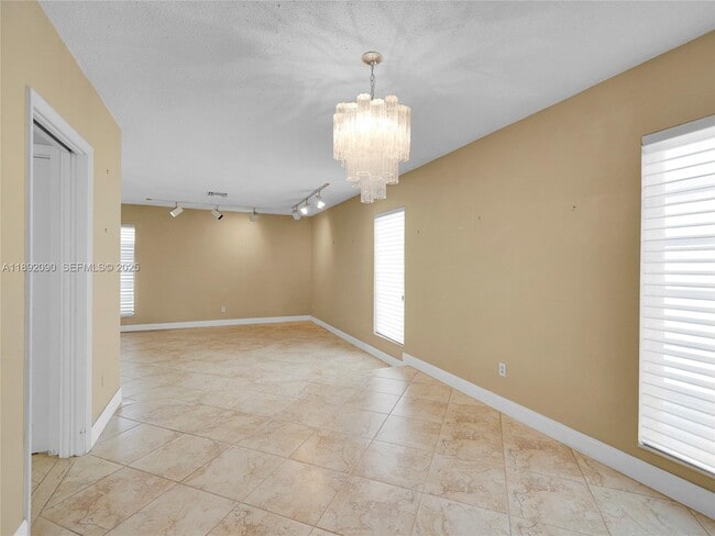 Building Photo - 1109 Biarritz Dr