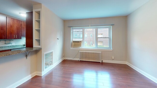 Foto del edificio - 2339 40th Pl NW