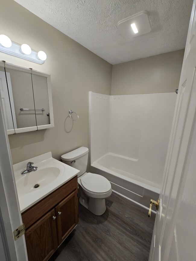 Bathroom - 4951 W 600 N