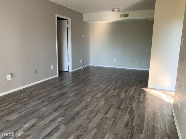 Building Photo - 1 br, 1 bath Apartment - 2002 Rock Island Rd.
