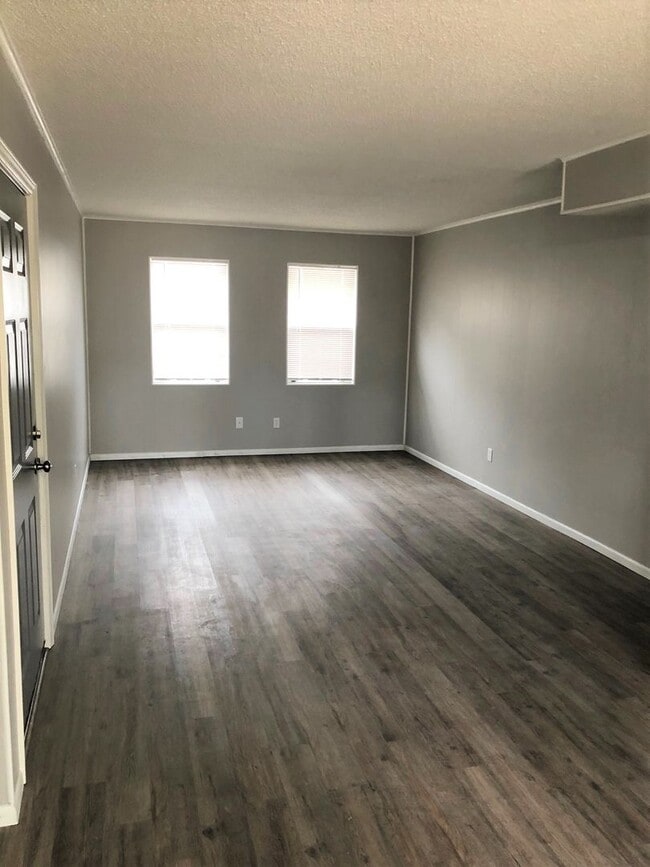 Building Photo - Welcome to Ravenwood Drive!