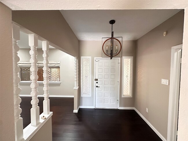 Building Photo - 10902 Bob White Dr