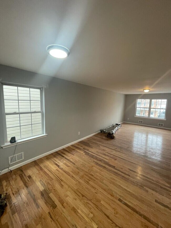 Building Photo - 51 Tillinghast St