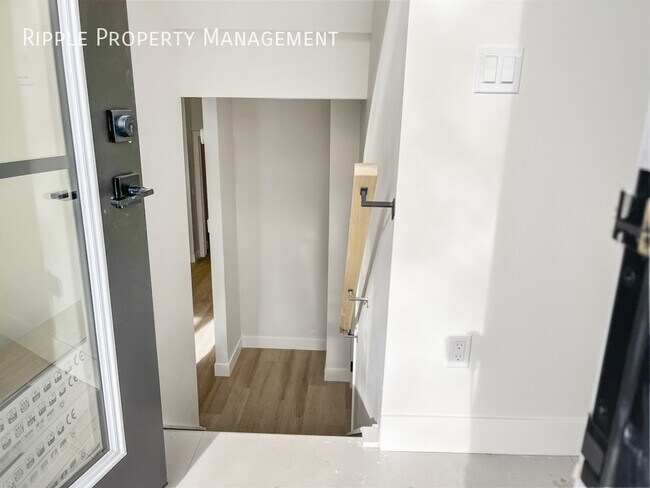 Photo du bâtiment - BRAND NEW & SUN-DRENCHED 2-BED BASEMENT | MODERN BOWNESS LIVING