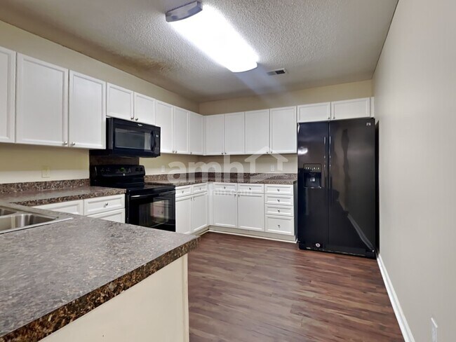 Building Photo - 405 White Bluff Ct